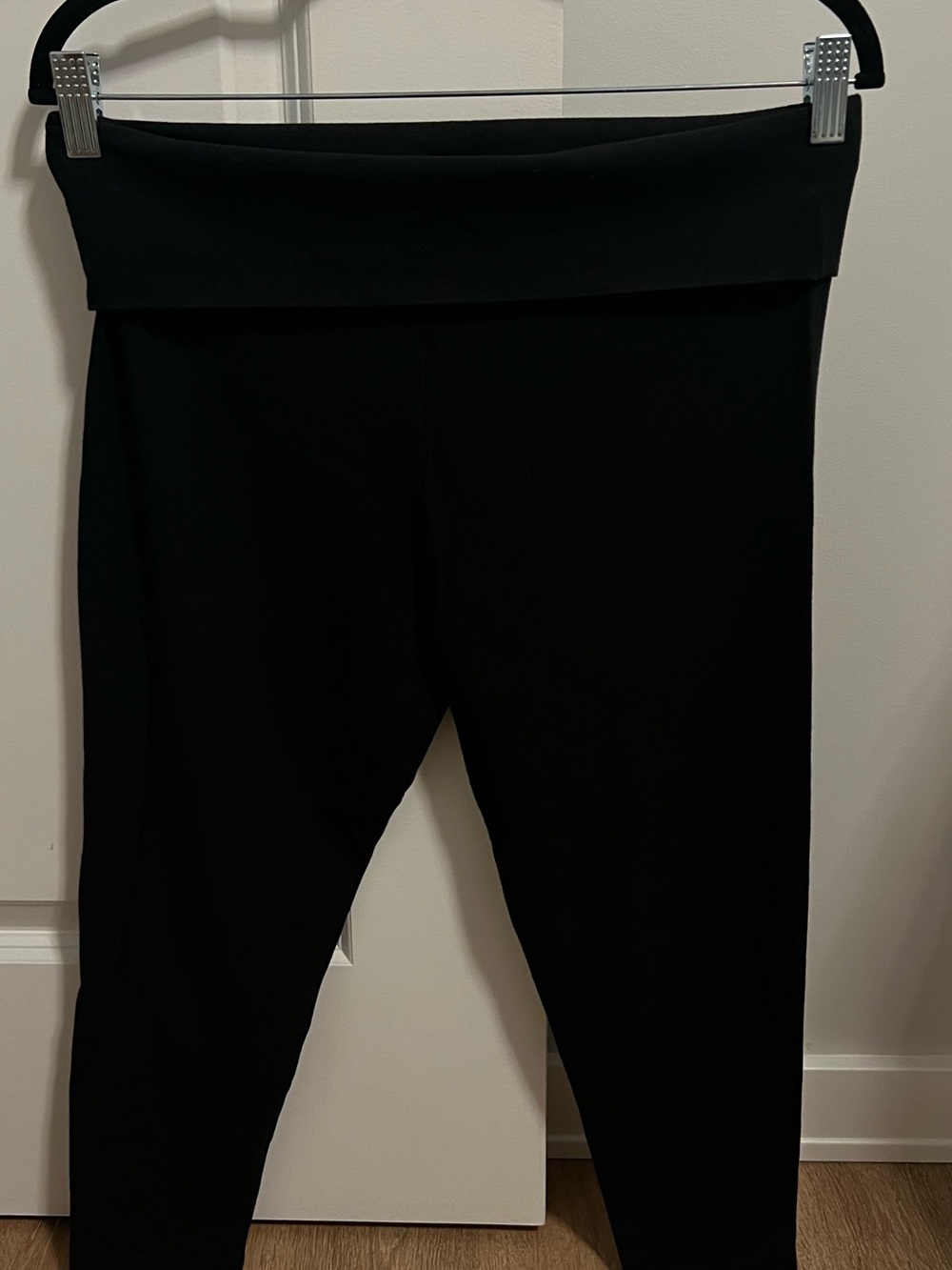 VS Black Fold-Over Waist Capri Pants